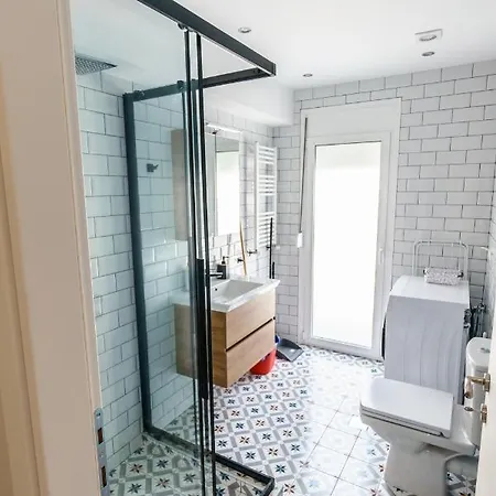 Stylish Urban Getaway By Thesbnb Apartment